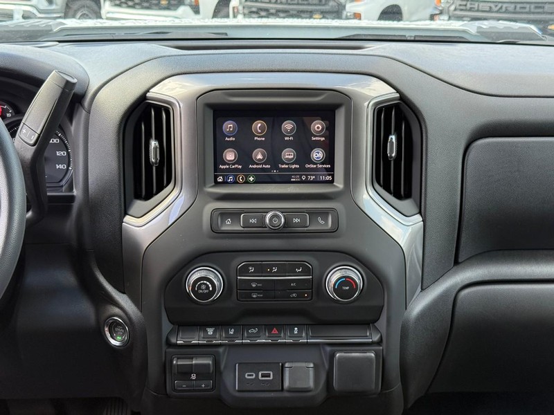 Chevrolet Silverado 3500HD Vehicle Full-screen Gallery Image 8