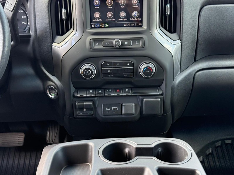 Chevrolet Silverado 3500HD Vehicle Full-screen Gallery Image 9