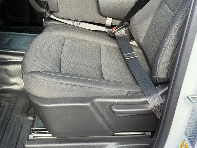 Chevrolet Silverado 3500HD Vehicle Full-screen Gallery Image 11