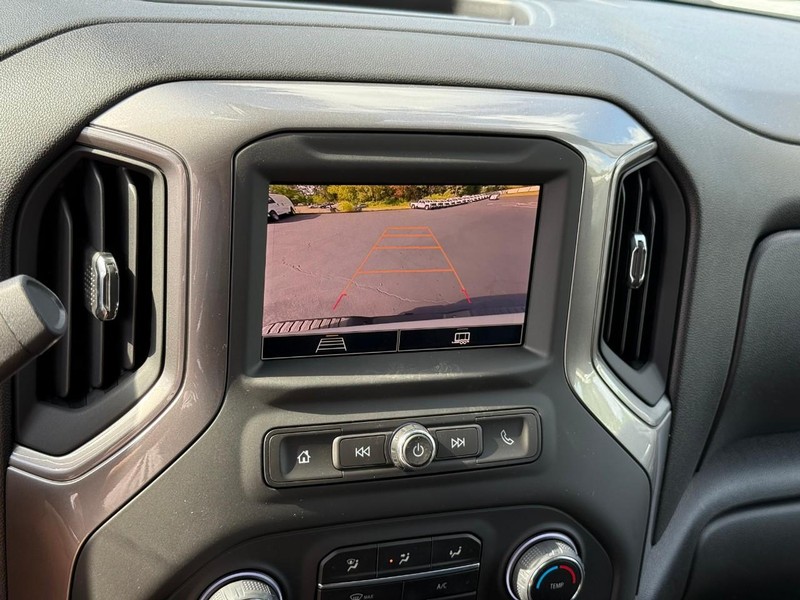 Chevrolet Silverado 3500HD Vehicle Full-screen Gallery Image 13