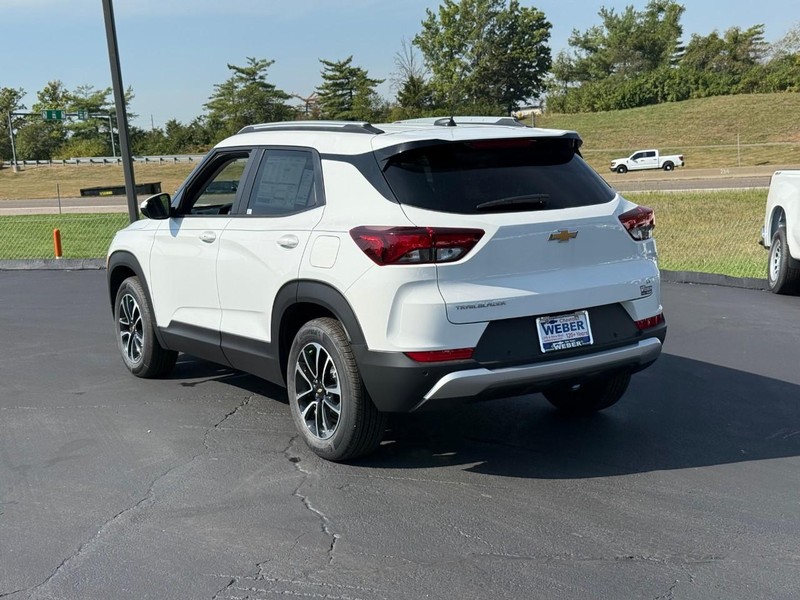 Chevrolet TrailBlazer Vehicle Full-screen Gallery Image 3
