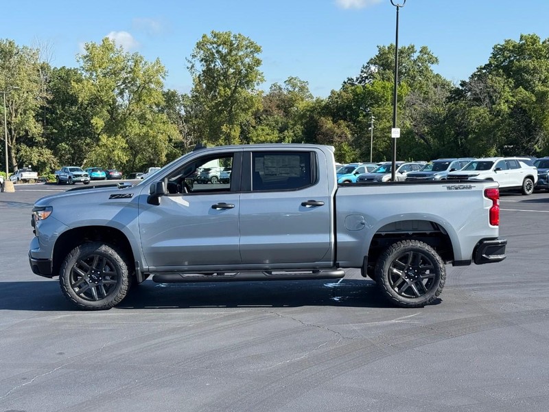 Chevrolet Silverado 1500 Vehicle Full-screen Gallery Image 2