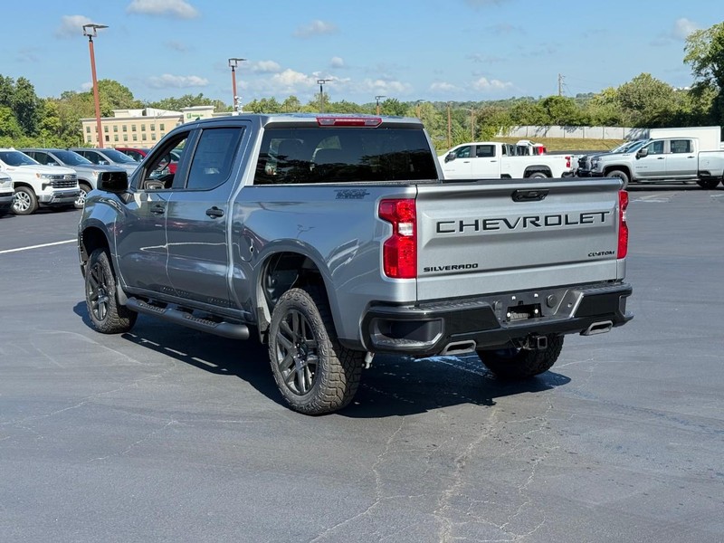 Chevrolet Silverado 1500 Vehicle Full-screen Gallery Image 3