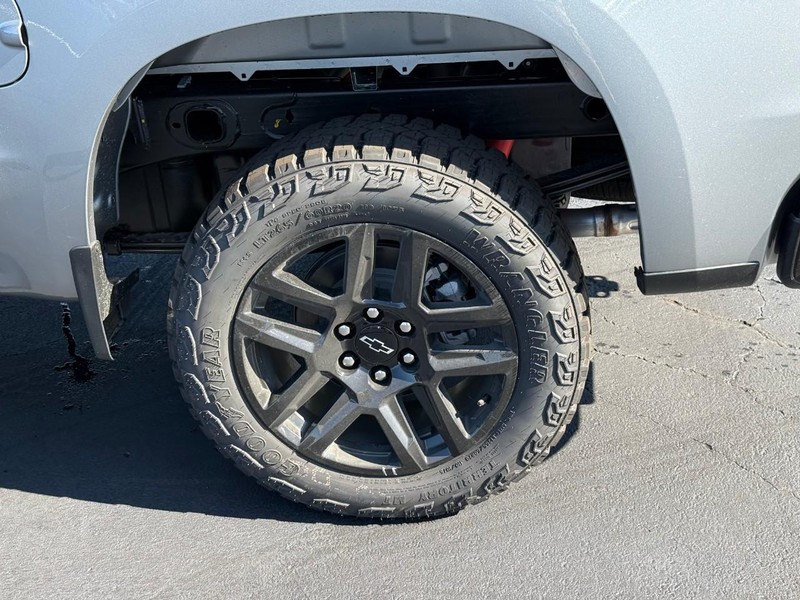 Chevrolet Silverado 1500 Vehicle Full-screen Gallery Image 4