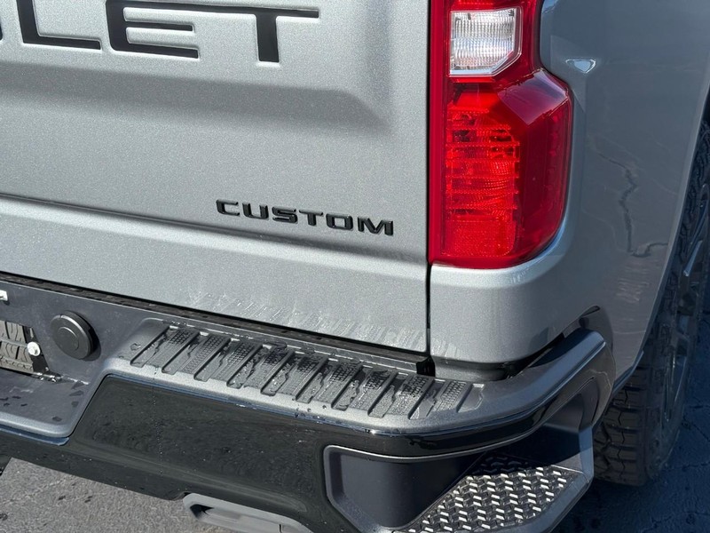 Chevrolet Silverado 1500 Vehicle Full-screen Gallery Image 5