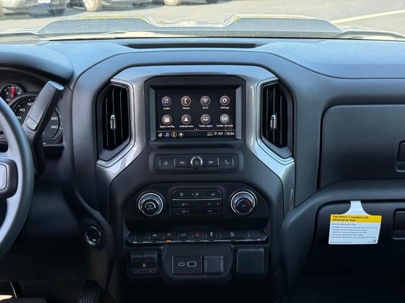 Chevrolet Silverado 1500 Vehicle Full-screen Gallery Image 9
