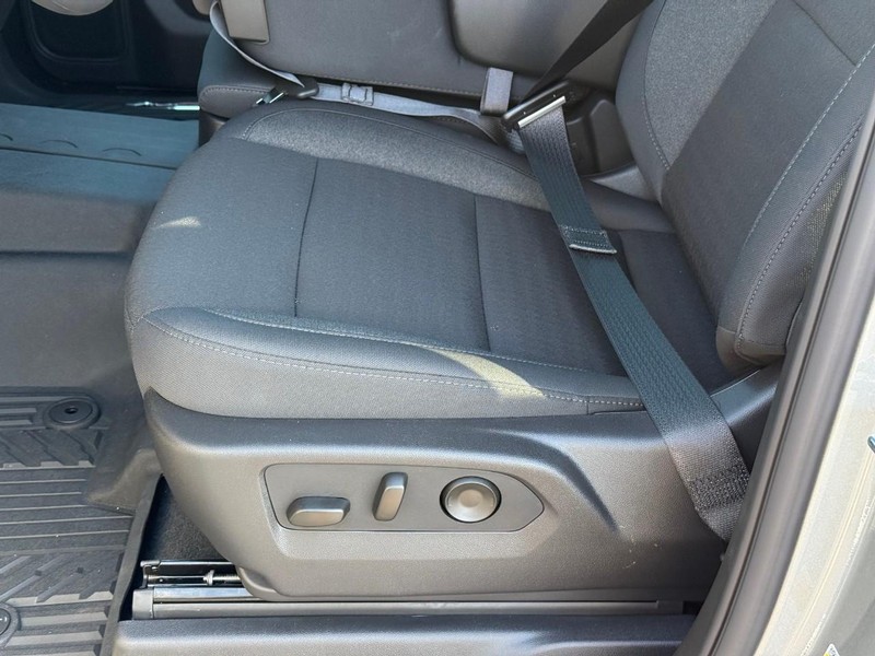 Chevrolet Silverado 1500 Vehicle Full-screen Gallery Image 12