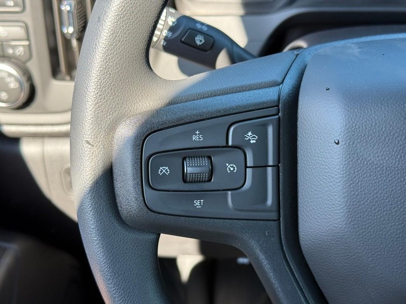 Chevrolet Silverado 1500 Vehicle Full-screen Gallery Image 14