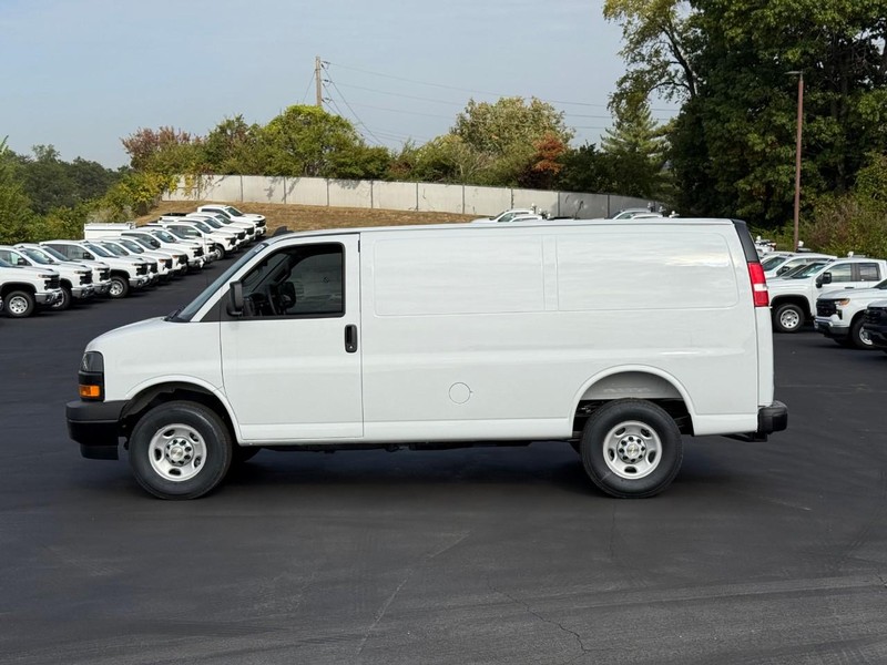 Chevrolet Express Cargo Van Vehicle Full-screen Gallery Image 2