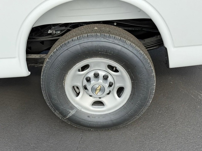 Chevrolet Express Cargo Van Vehicle Full-screen Gallery Image 4