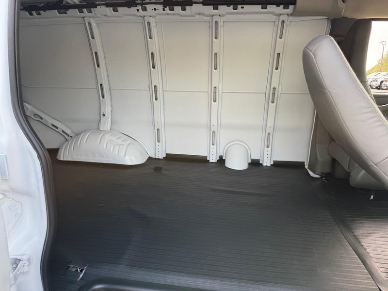 Chevrolet Express Cargo Van Vehicle Full-screen Gallery Image 5