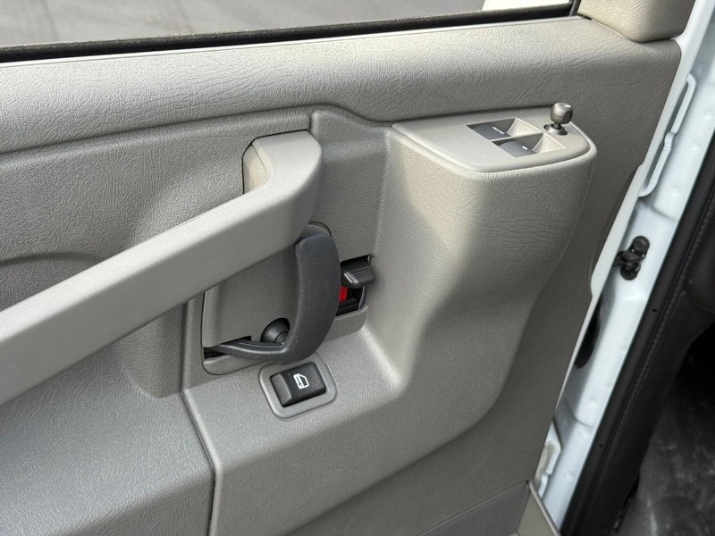 Chevrolet Express Cargo Van Vehicle Full-screen Gallery Image 7