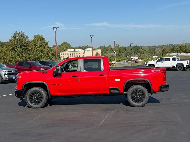 Chevrolet Silverado 2500HD Vehicle Full-screen Gallery Image 2