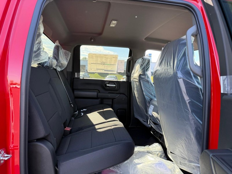 Chevrolet Silverado 2500HD Vehicle Full-screen Gallery Image 5