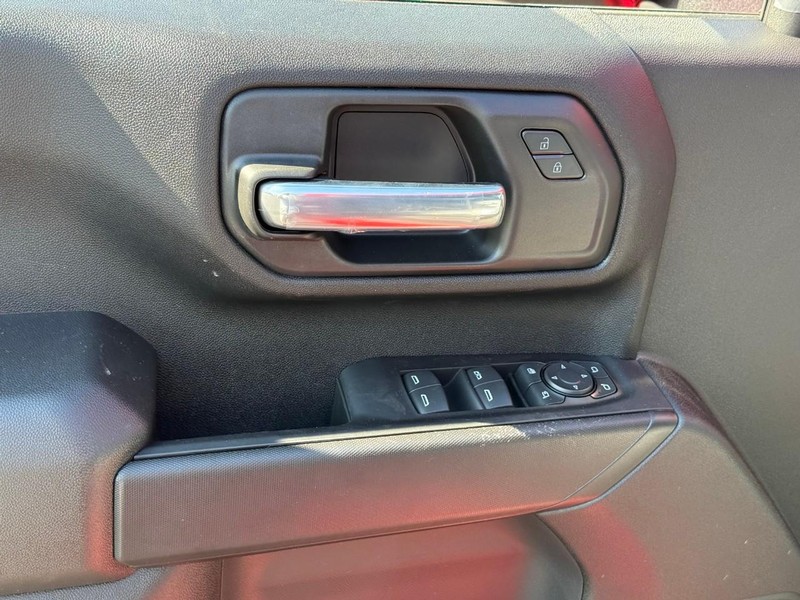 Chevrolet Silverado 2500HD Vehicle Full-screen Gallery Image 6