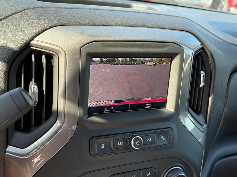 Chevrolet Silverado 2500HD Vehicle Full-screen Gallery Image 8