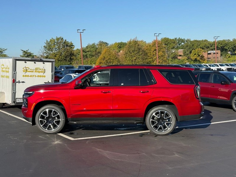 Chevrolet Tahoe Vehicle Full-screen Gallery Image 2