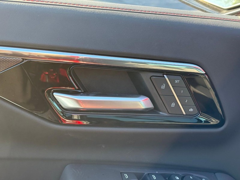 Chevrolet Tahoe Vehicle Full-screen Gallery Image 13