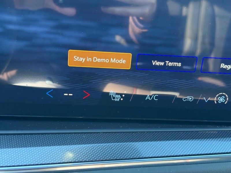 Chevrolet Tahoe Vehicle Full-screen Gallery Image 18