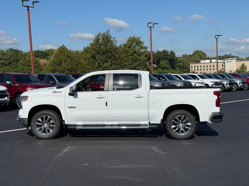 Chevrolet Silverado 1500 Vehicle Full-screen Gallery Image 2