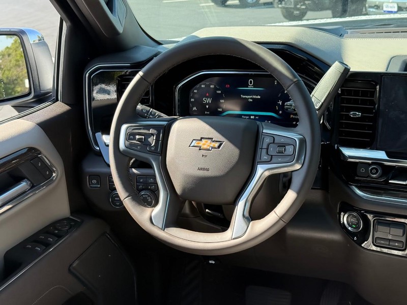 Chevrolet Silverado 1500 Vehicle Full-screen Gallery Image 8