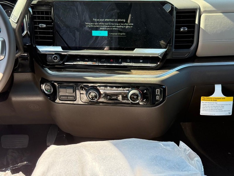 Chevrolet Silverado 1500 Vehicle Full-screen Gallery Image 10