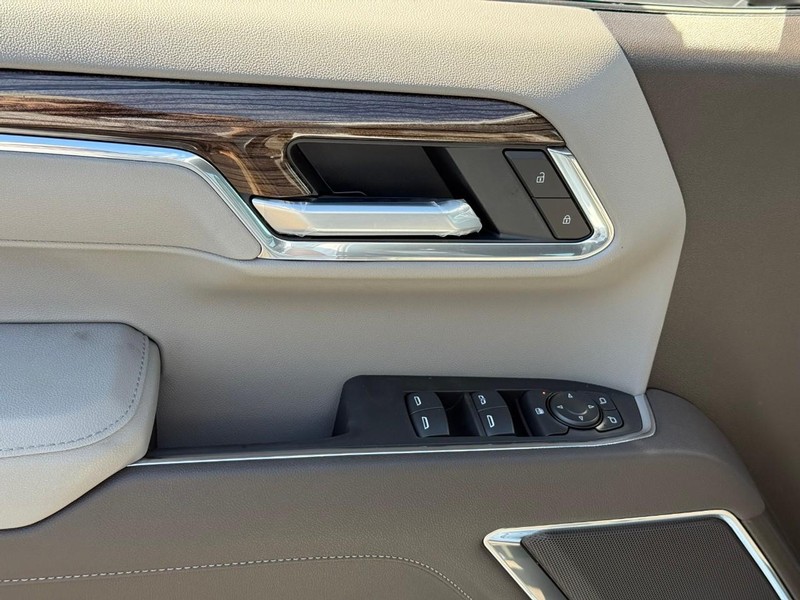 Chevrolet Silverado 1500 Vehicle Full-screen Gallery Image 11