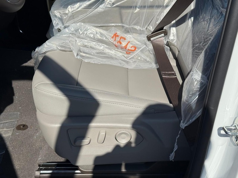 Chevrolet Silverado 1500 Vehicle Full-screen Gallery Image 12