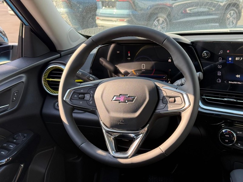 Chevrolet Trax Vehicle Full-screen Gallery Image 8