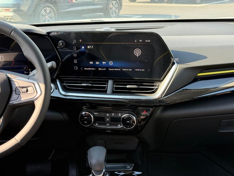 Chevrolet Trax Vehicle Full-screen Gallery Image 9