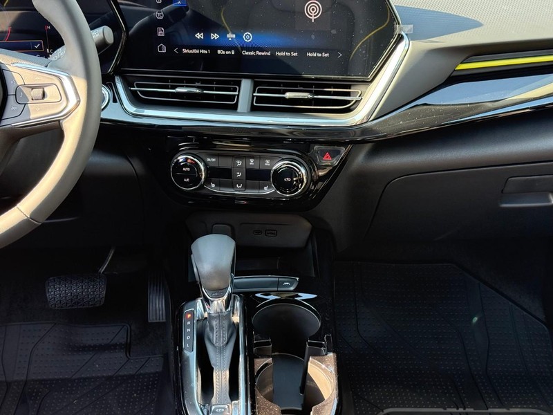 Chevrolet Trax Vehicle Full-screen Gallery Image 10