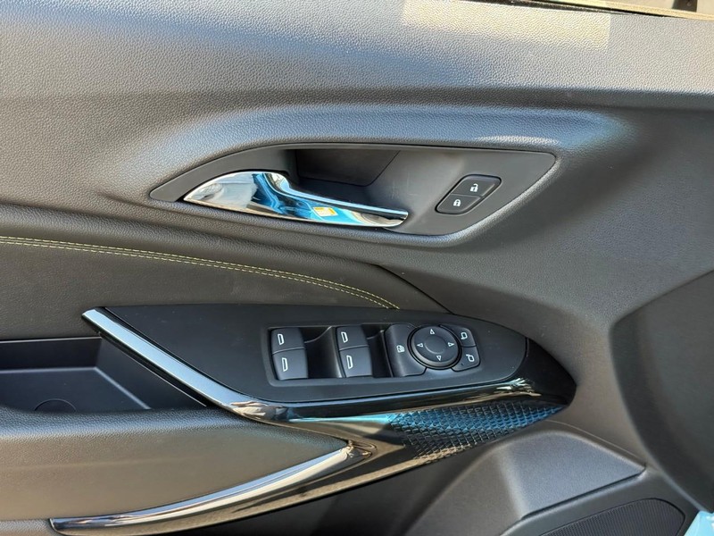 Chevrolet Trax Vehicle Full-screen Gallery Image 11