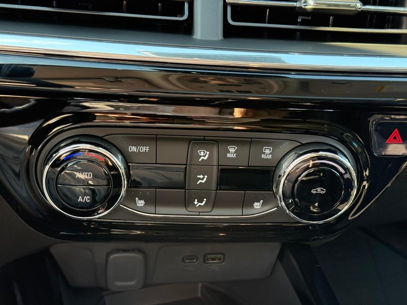 Chevrolet Trax Vehicle Full-screen Gallery Image 17