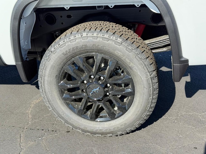 Chevrolet Silverado 2500HD Vehicle Full-screen Gallery Image 4