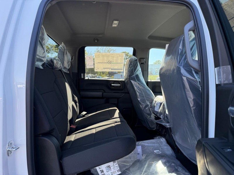 Chevrolet Silverado 2500HD Vehicle Full-screen Gallery Image 5