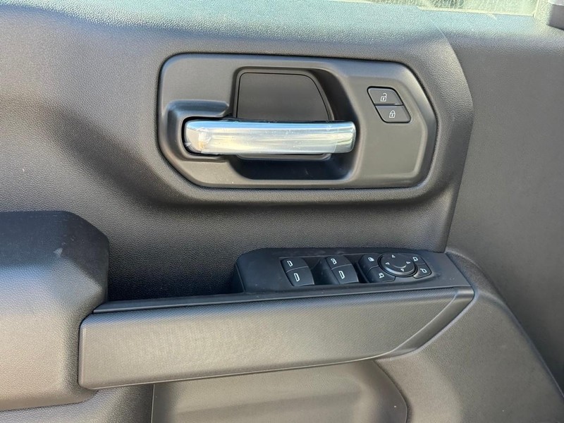 Chevrolet Silverado 2500HD Vehicle Full-screen Gallery Image 6