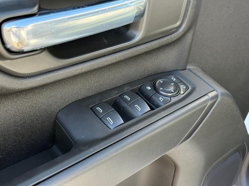 Chevrolet Silverado 2500HD Vehicle Full-screen Gallery Image 7