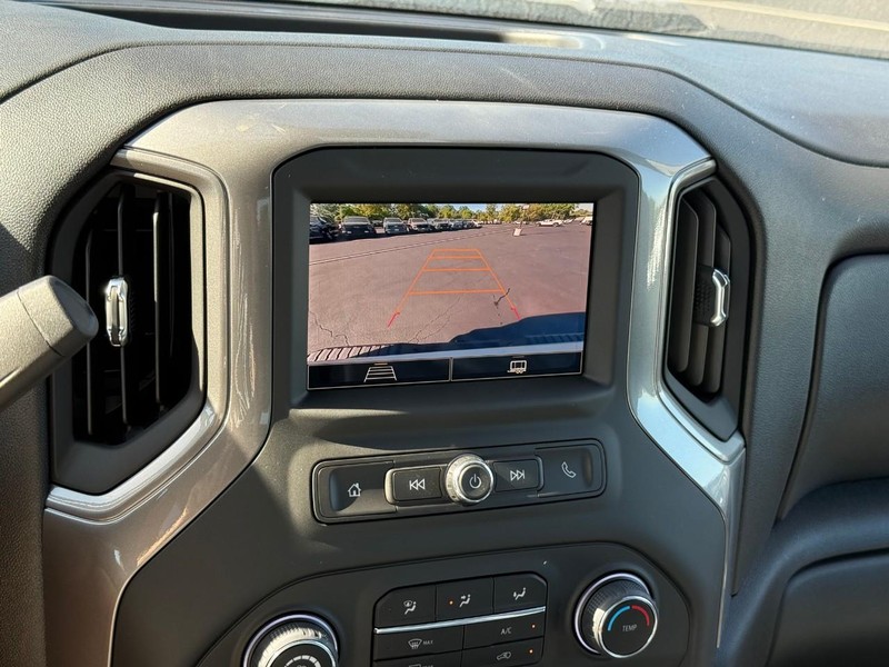 Chevrolet Silverado 2500HD Vehicle Full-screen Gallery Image 9