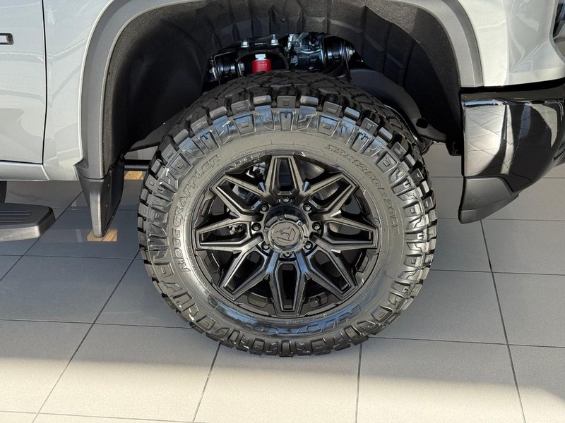 Chevrolet Silverado 2500HD Vehicle Full-screen Gallery Image 3