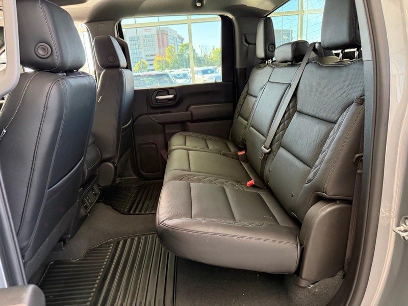 Chevrolet Silverado 2500HD Vehicle Full-screen Gallery Image 4