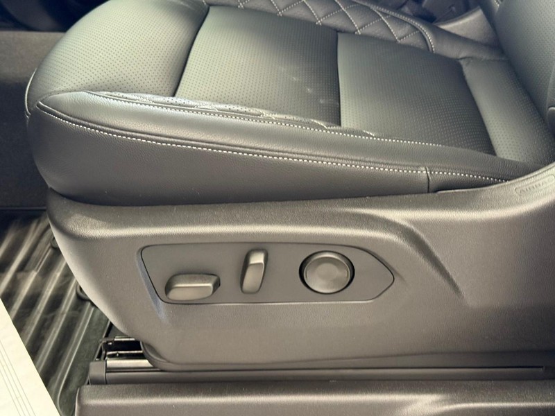 Chevrolet Silverado 2500HD Vehicle Full-screen Gallery Image 7