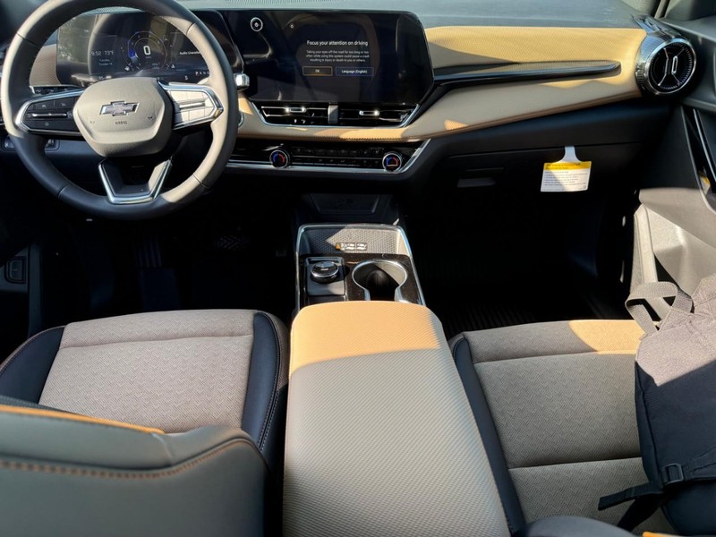 Chevrolet Equinox Vehicle Full-screen Gallery Image 6