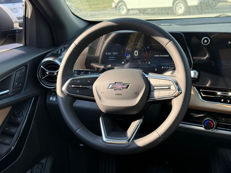 Chevrolet Equinox Vehicle Full-screen Gallery Image 7