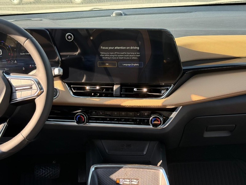 Chevrolet Equinox Vehicle Full-screen Gallery Image 8