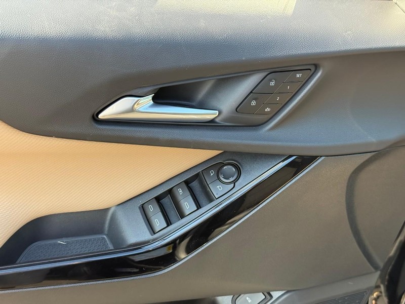 Chevrolet Equinox Vehicle Full-screen Gallery Image 10