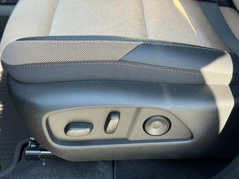 Chevrolet Equinox Vehicle Full-screen Gallery Image 13