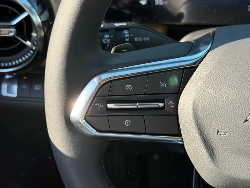 Chevrolet Equinox Vehicle Full-screen Gallery Image 14