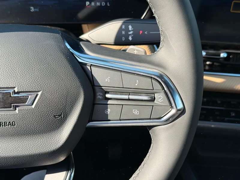 Chevrolet Equinox Vehicle Full-screen Gallery Image 15