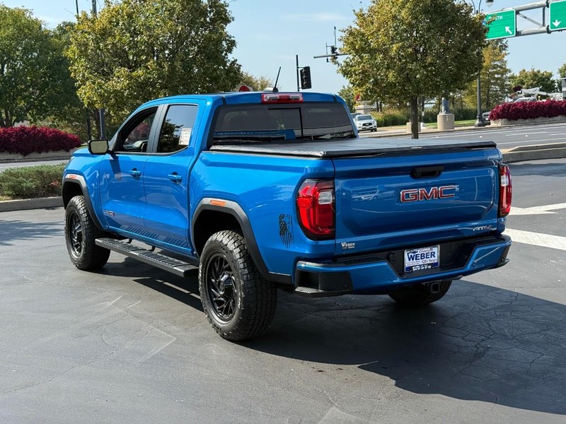 GMC Canyon Vehicle Full-screen Gallery Image 3