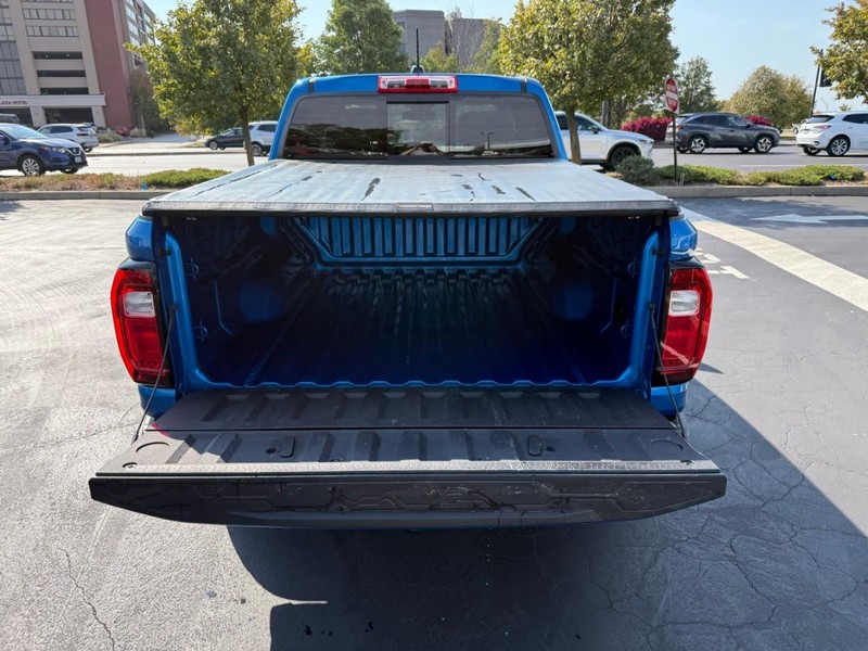 GMC Canyon Vehicle Full-screen Gallery Image 5